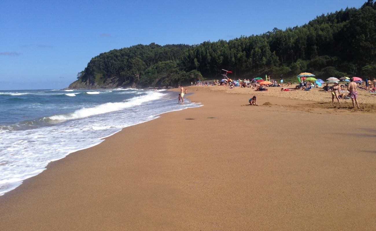 Foto af Playa de La Griega med lys sand overflade