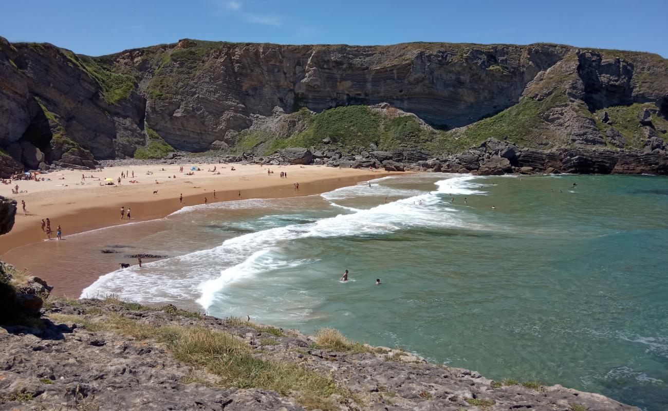 Foto af Playa de Antuerta med lys fint sand overflade