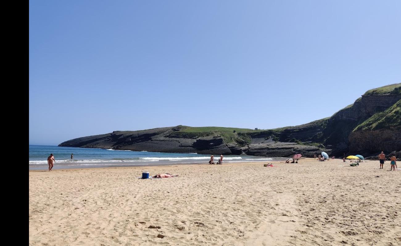 Foto af Playa de Cuberris med lys fint sand overflade