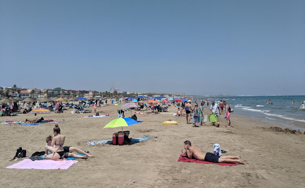 Foto af Malva-rosa stranden. med lys sand overflade