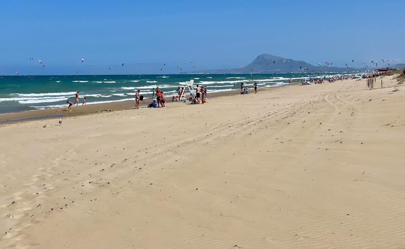 Foto af Oliva Strand med lys sand overflade