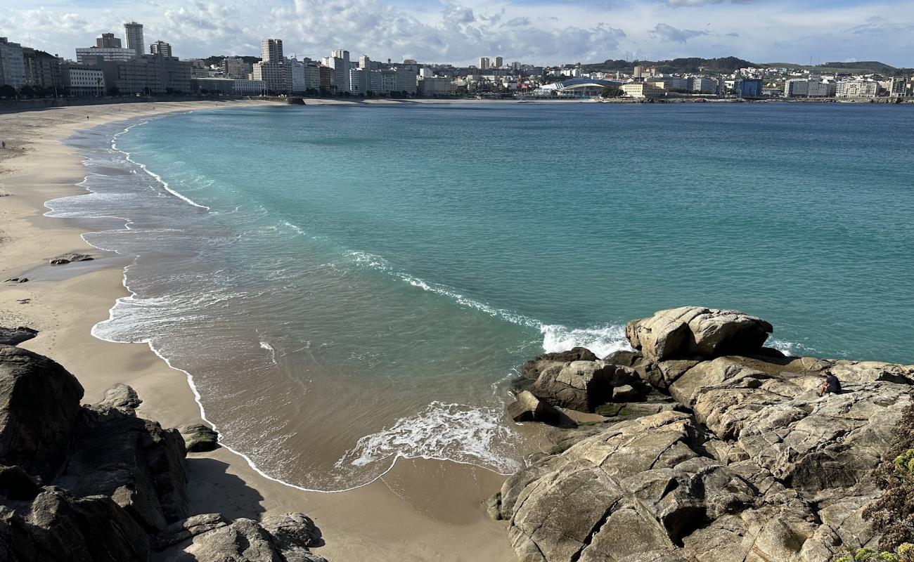 Foto af Riazor Strand med lys sand overflade