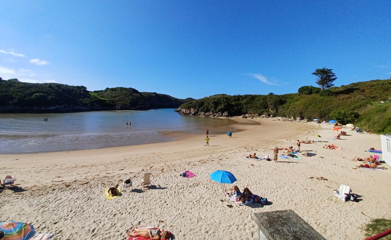 Foto af Poo Strand med lys sand overflade