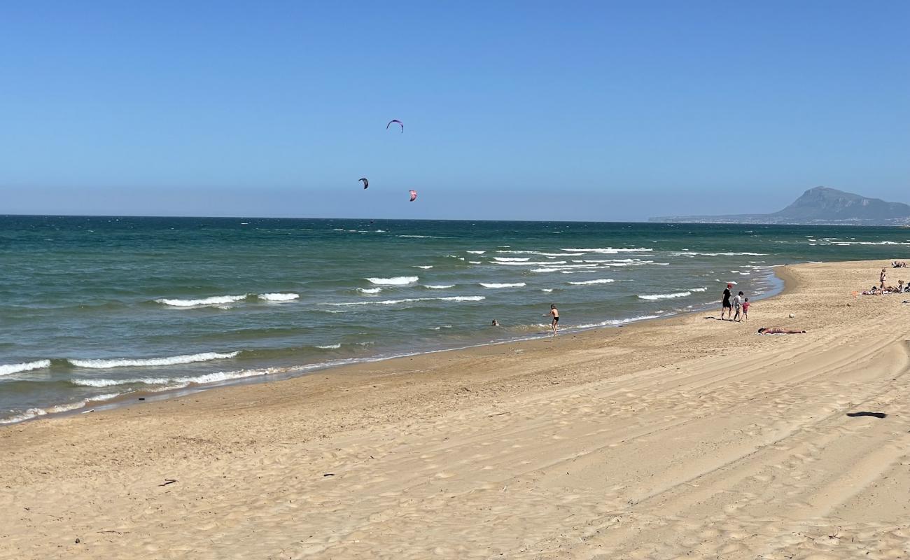 Foto af Piles Strand med lys sand overflade