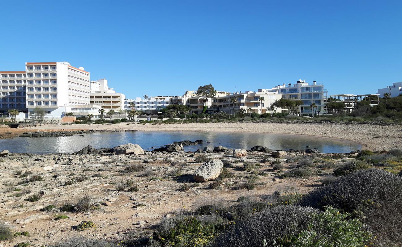 Foto af Playa Sa Bassa des Cabots med lys sand overflade