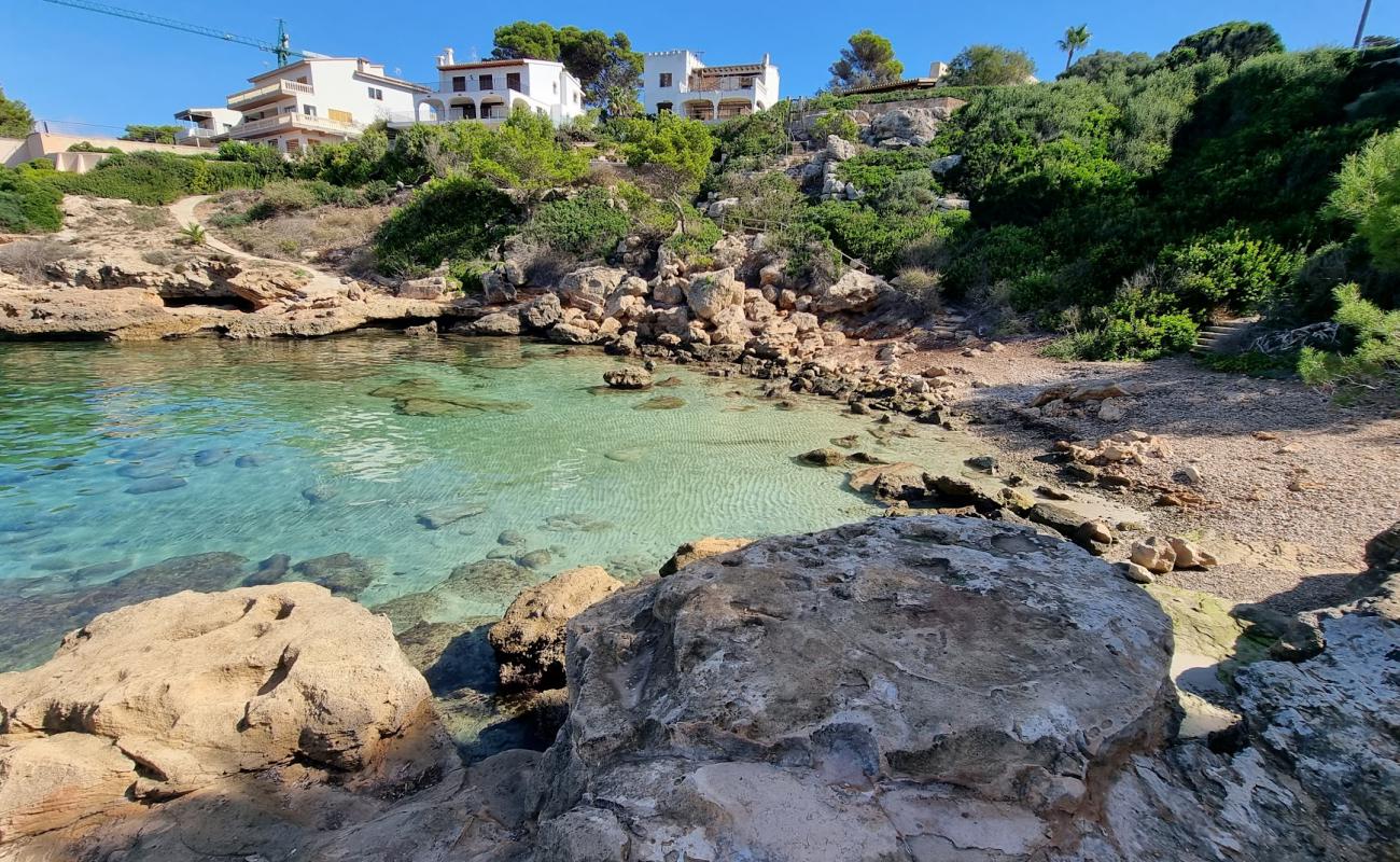 Foto af Platja Calo de ses Lleonardes med sten overflade