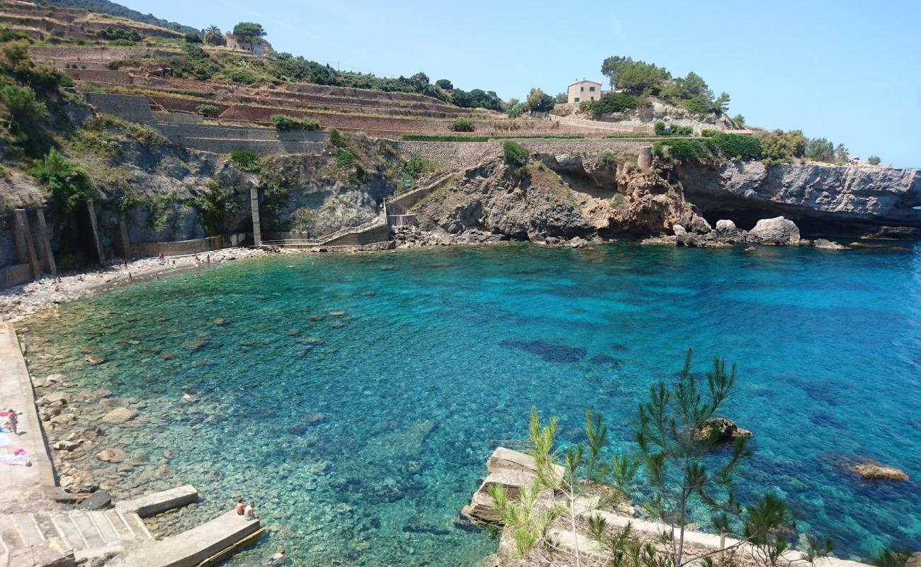 Foto af Cala Banyalbufar med sten overflade