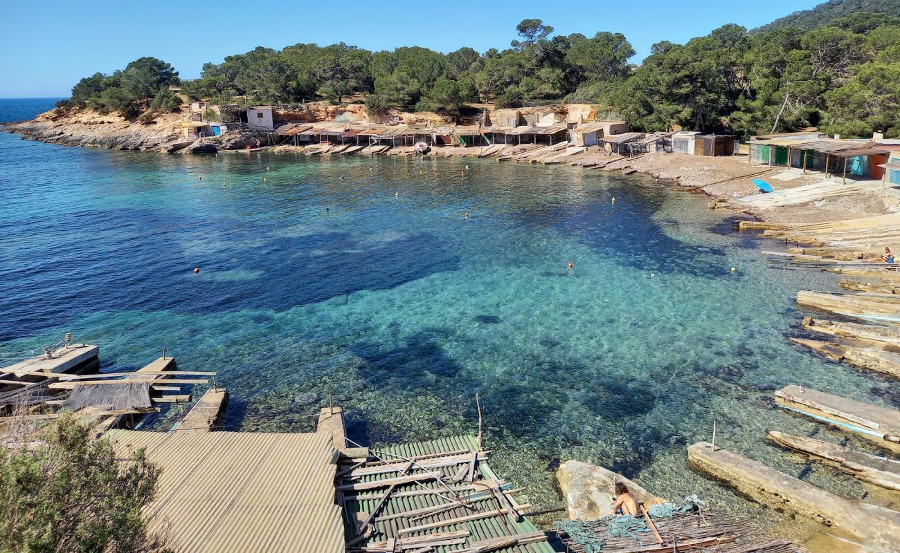 Foto af Playa Sa Caleta med grå sten overflade