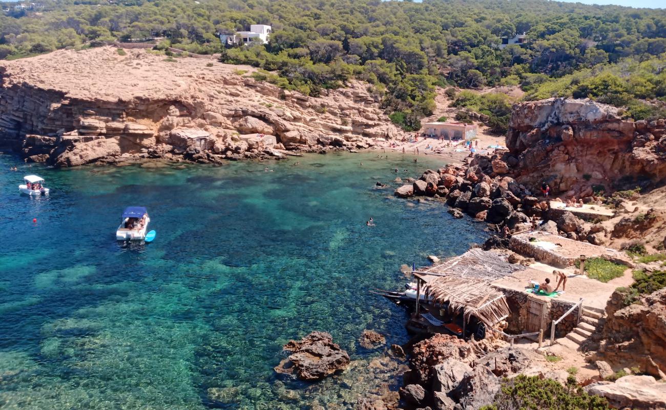 Foto af Platja de Sa Galera med gråt sand og småsten overflade