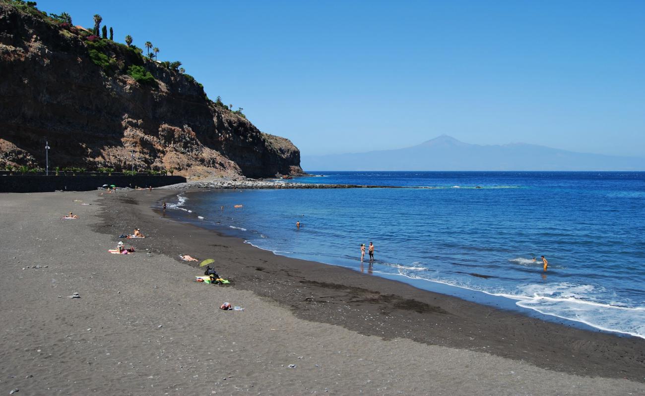 Foto af Playa de la Cueva med gråt sand og småsten overflade