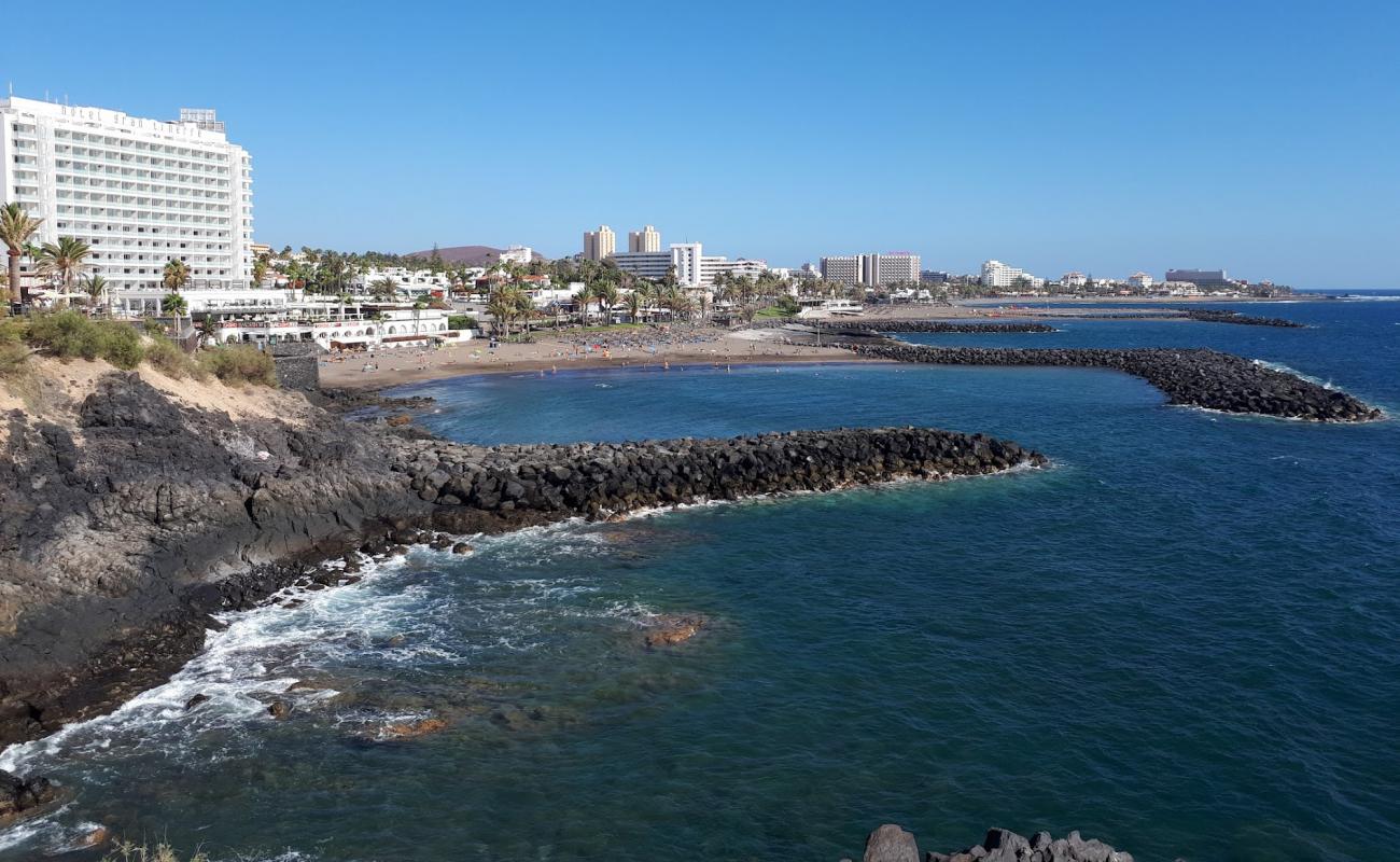 Foto af Playa de El Bobo med grå sand overflade