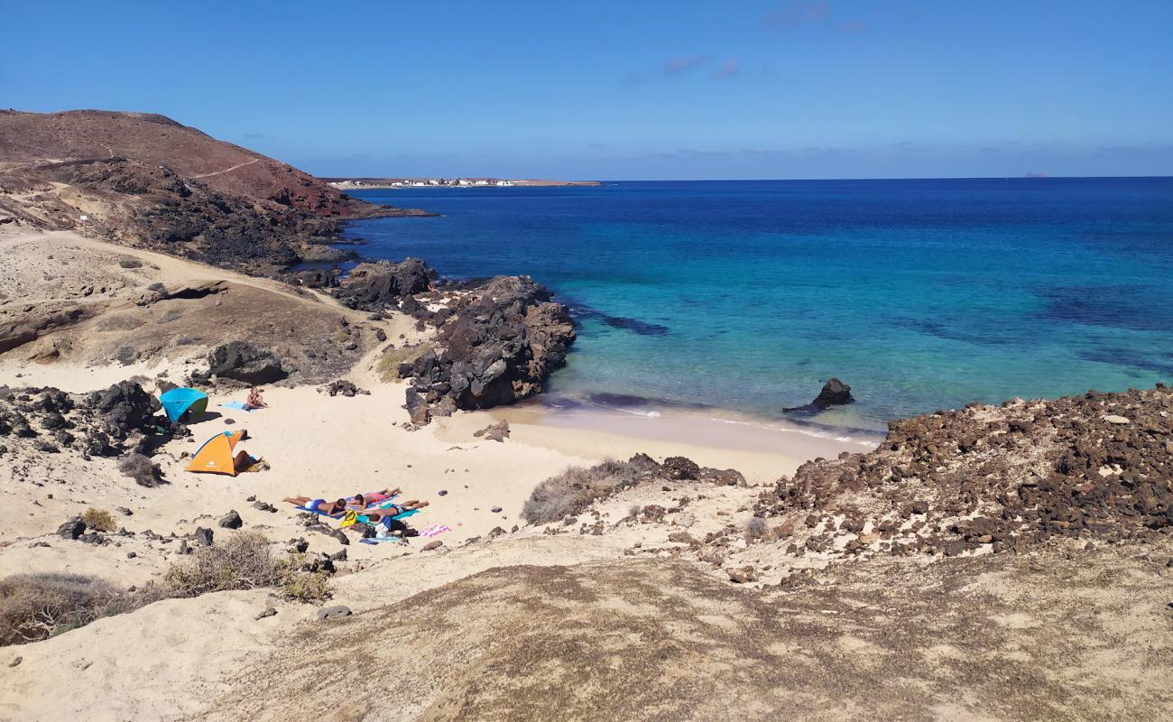 Foto af Playa Barranco de los Conejos med lys sand overflade