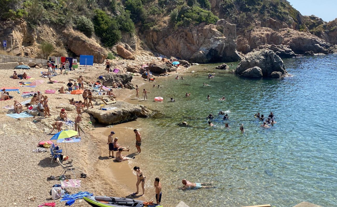 Foto af Platja de la Punta de Santa Anna med lyst sand & sten overflade