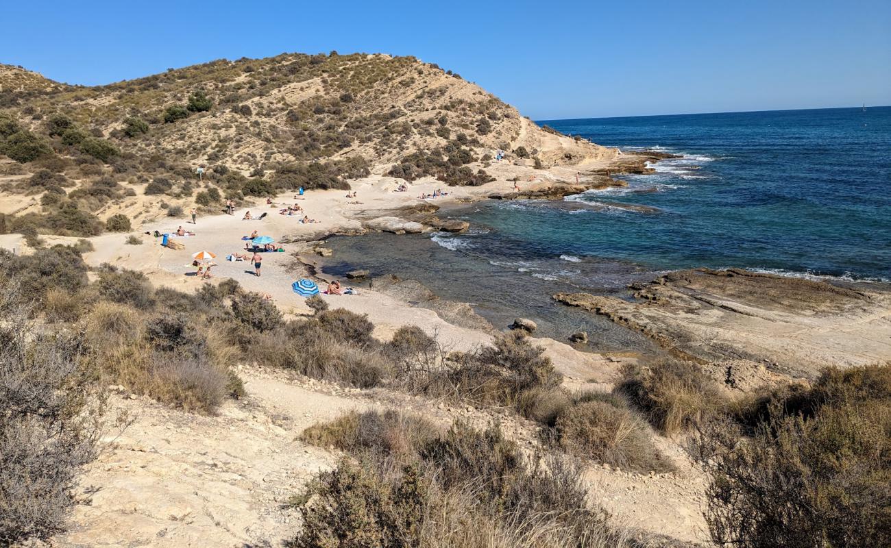 Foto af Cala Cantalar med grå sand overflade