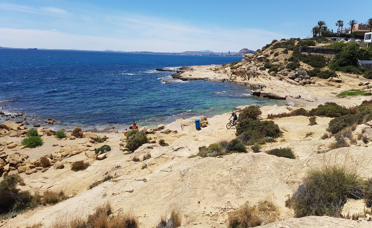 Foto af Cala de la Palmera med sten overflade