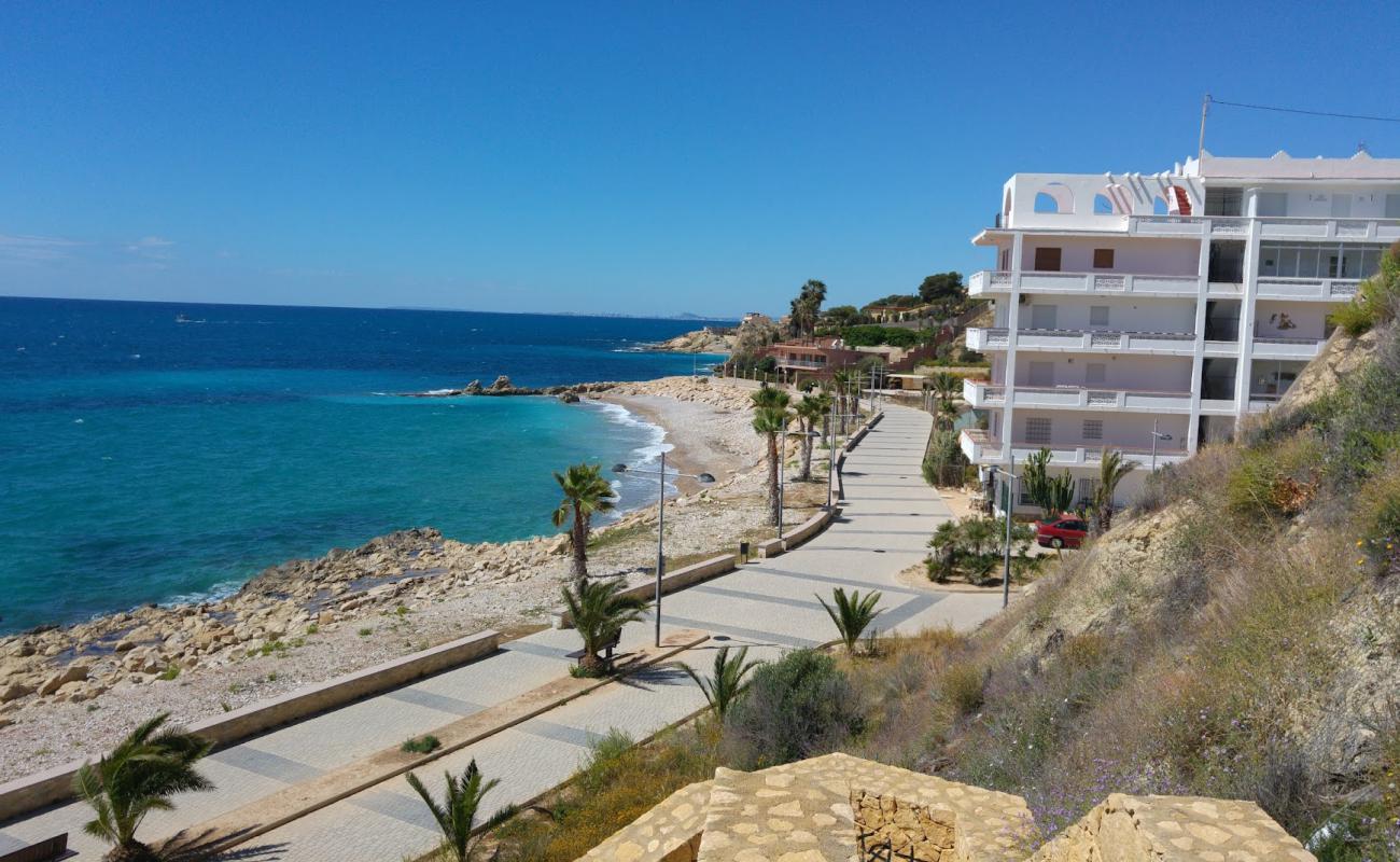 Foto af Platja El Tio Roig med gråt sand og småsten overflade