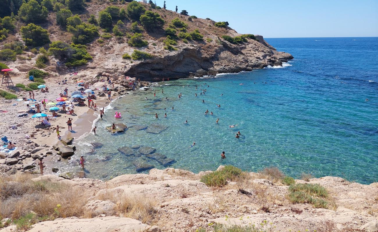 Foto af Cala Almadraba med lys sand overflade