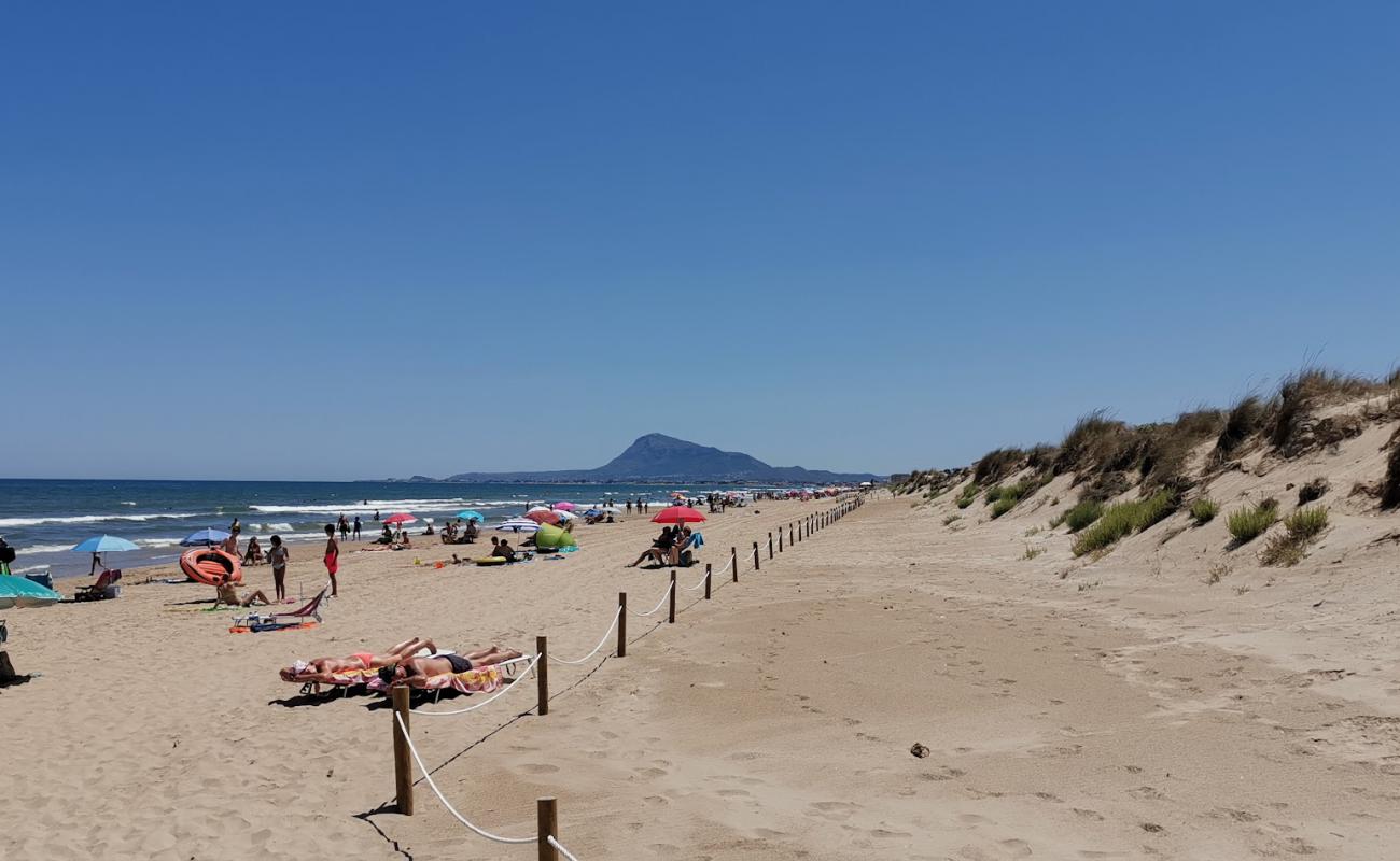 Foto af Playa Oliva Nova med lys sand overflade