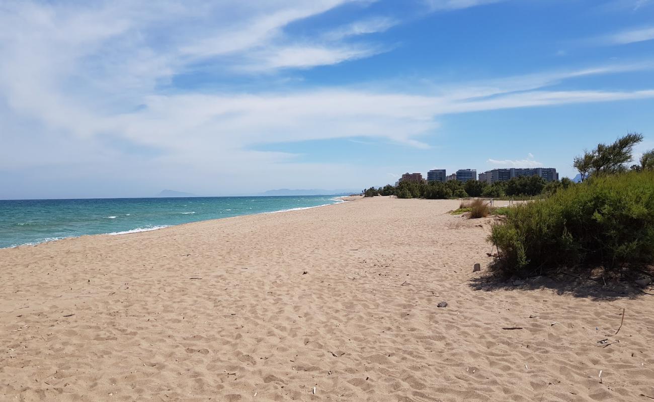 Foto af Platja del Brosquil med lys sand overflade