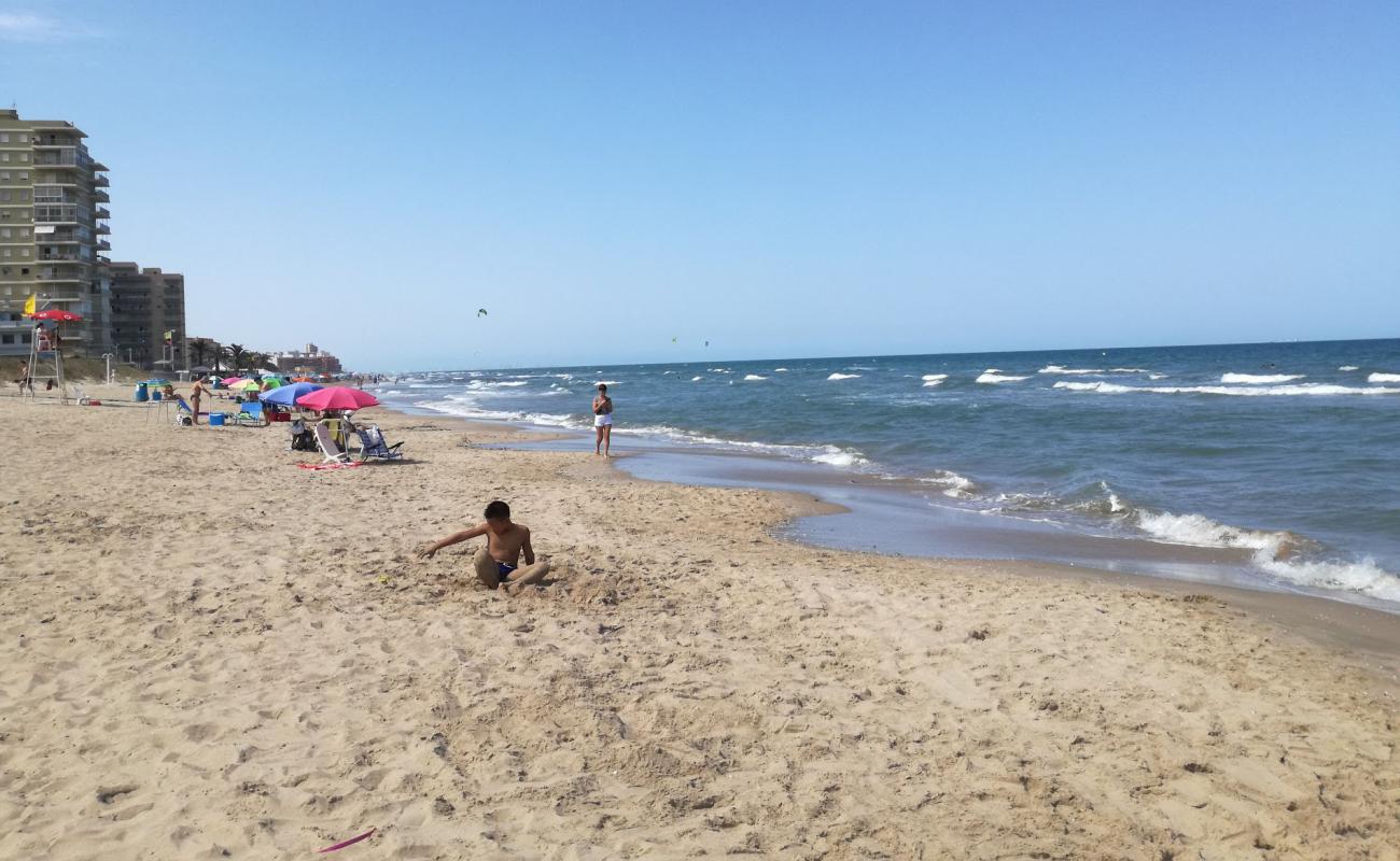 Foto af Platja del Mareny de Barraquetes med lys sand overflade