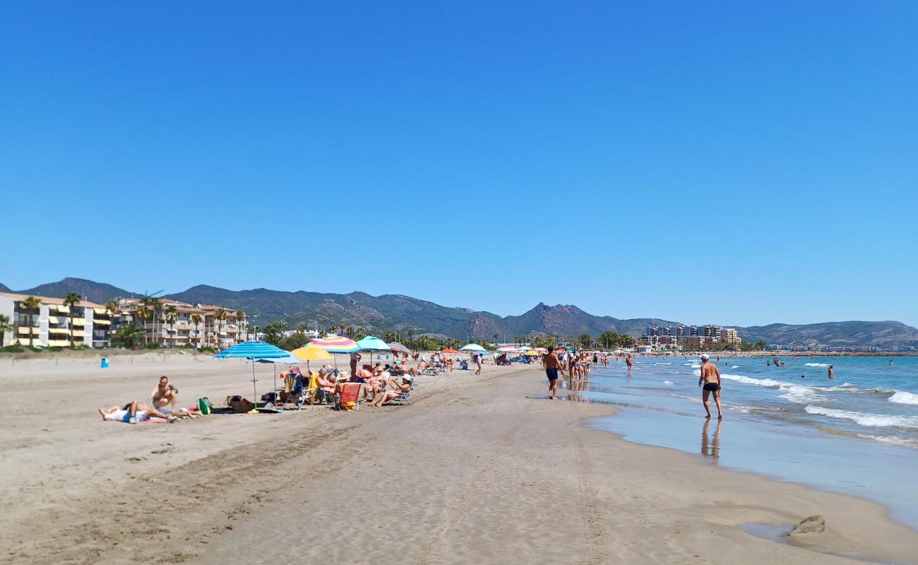 Foto af Platja del Serradal med lys sand overflade