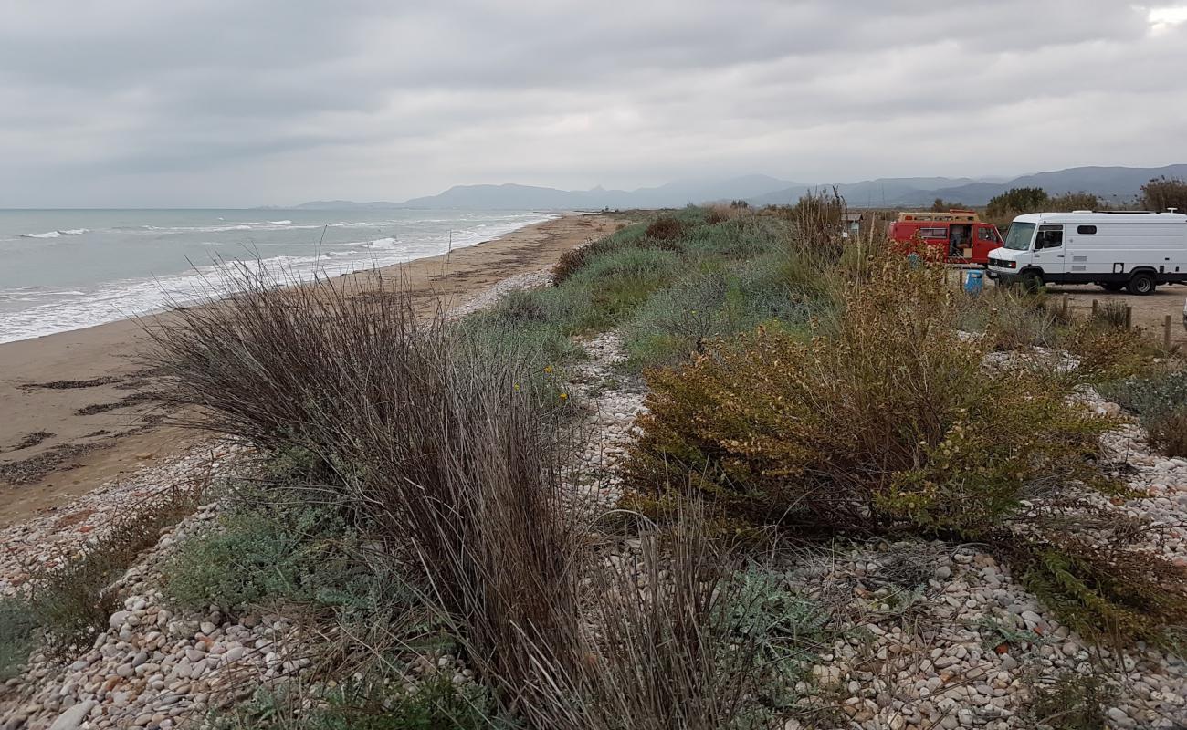 Foto af Platja Sud de Torreblanca med gråt sand og småsten overflade