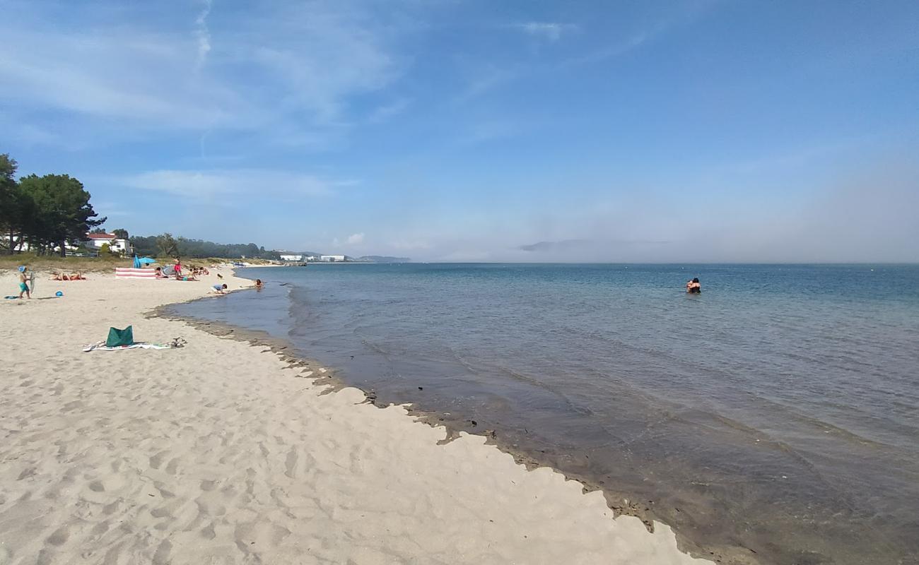 Foto af Playa A Lamina med lys sand overflade