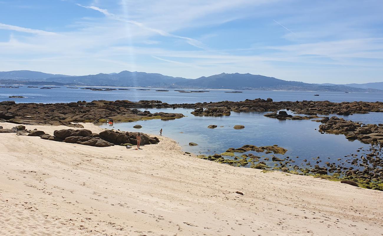 Foto af Praia dos Castros med lys sand overflade