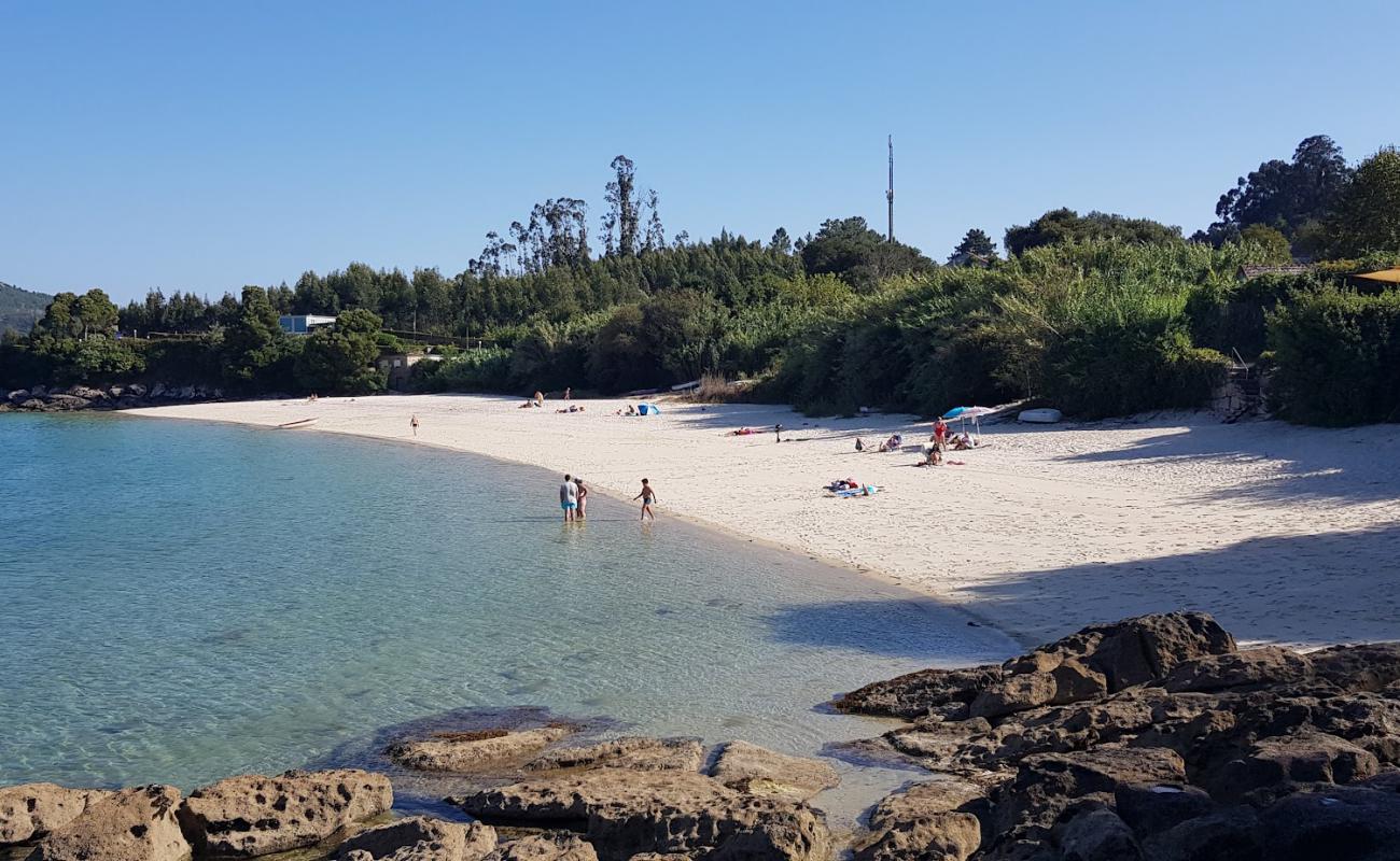 Foto af Praia de Pintens med lys sand overflade