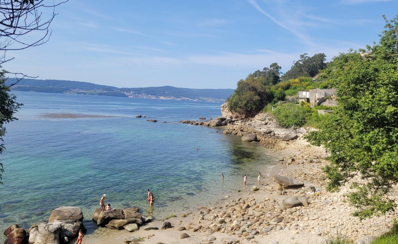 Foto af Praia da Ribeirina med lyst sand & sten overflade