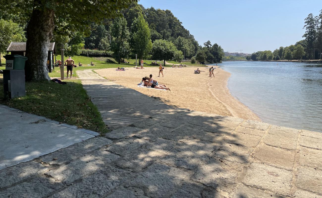 Foto af Praia Fluvial do Lerez med lys sand overflade