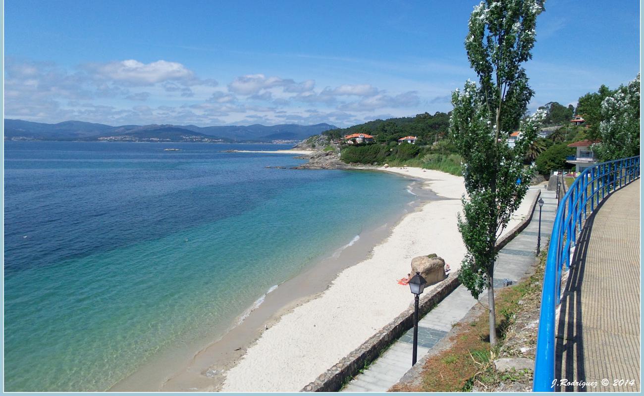 Foto af Praia de Suigrexa med lys sand overflade