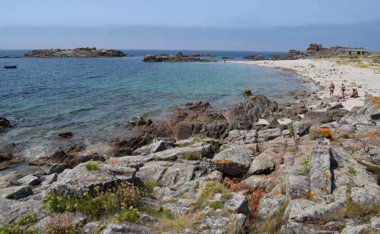 Foto af Praia De Insuela med lys sand overflade