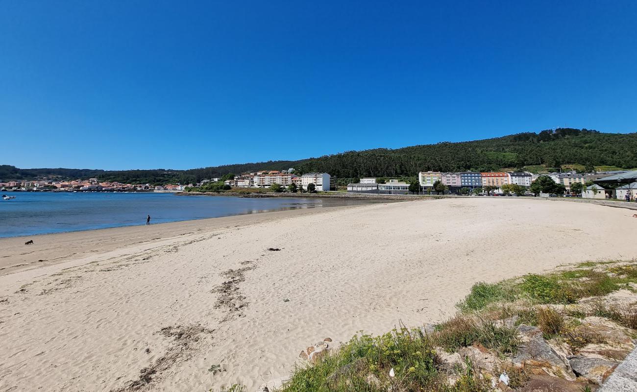 Foto af Praia de Cee med lys sand overflade