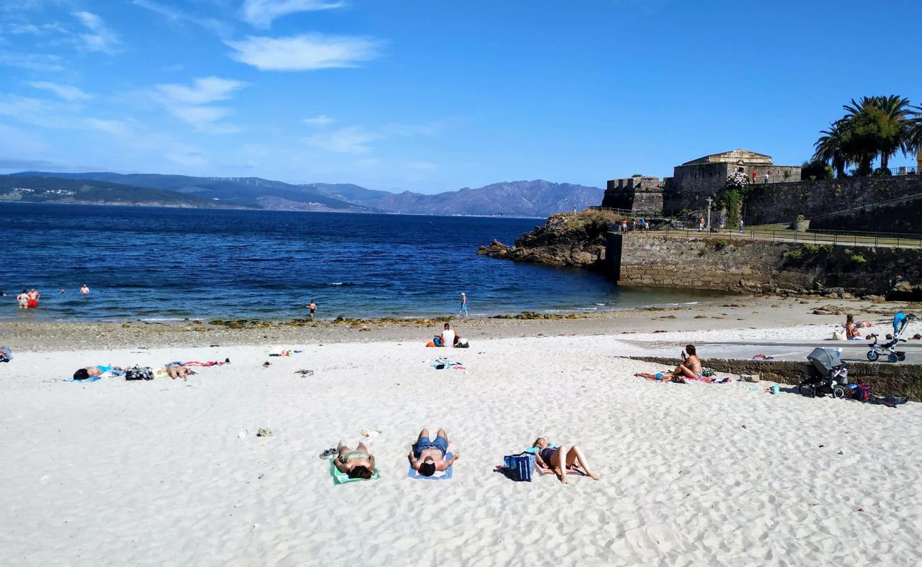 Foto af Praia Da Ribeira med lys sand overflade