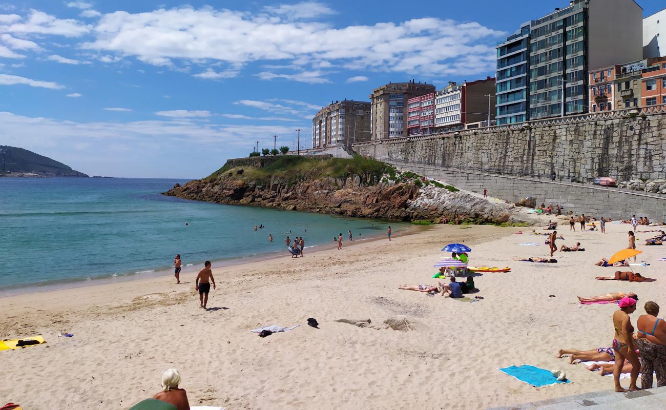 Foto af Praia de las Amorosas med lys sand overflade