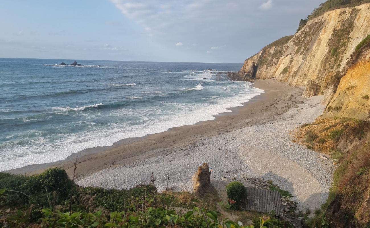 Foto af Playa Pluminero O Quintana med grå sten overflade