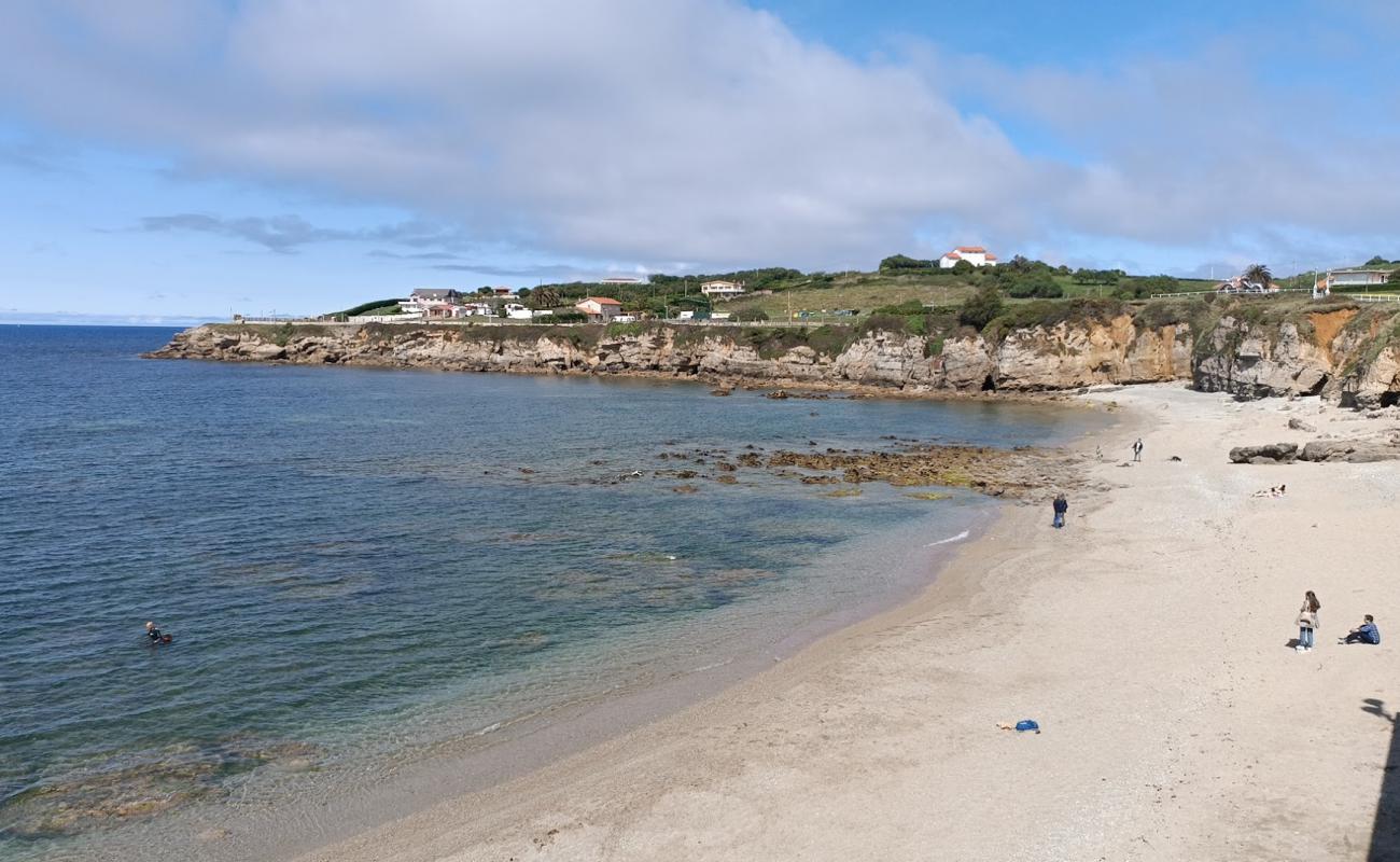 Foto af Playa del Cervigon med grå sand overflade