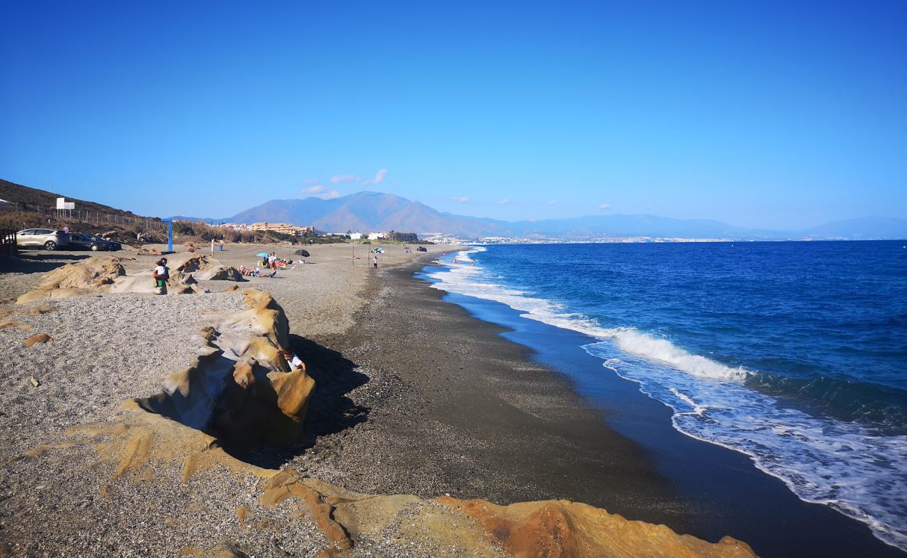 Foto af Playa Aldea med grå sand overflade