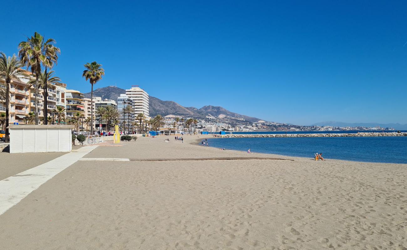 Foto af Playa de los Boliches med lys sand overflade