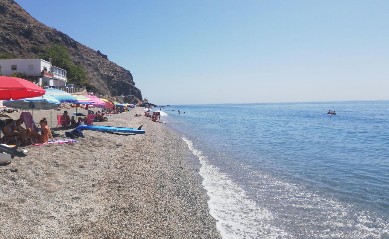 Foto af Playa De El Lance med grå fin sten overflade