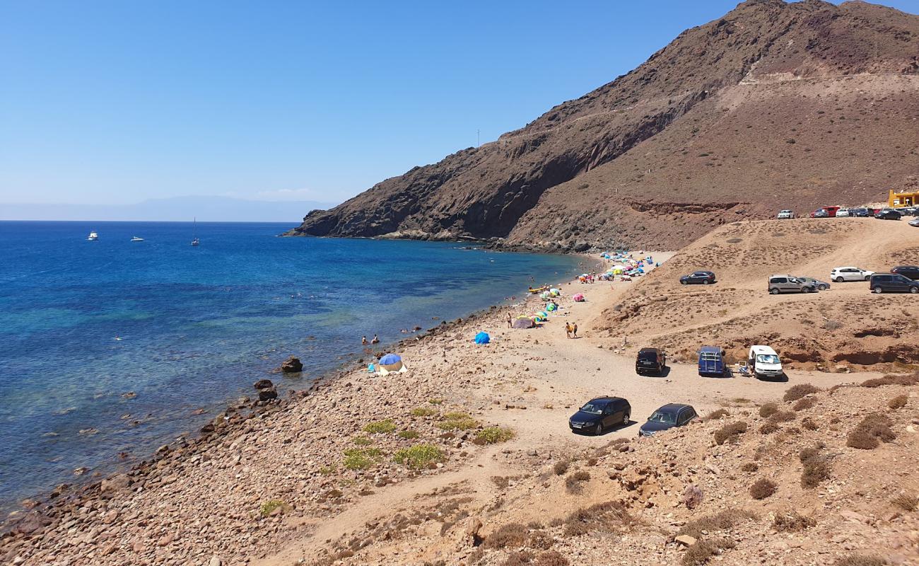 Foto af Playa de Cabo de Gata med lyst sand & sten overflade