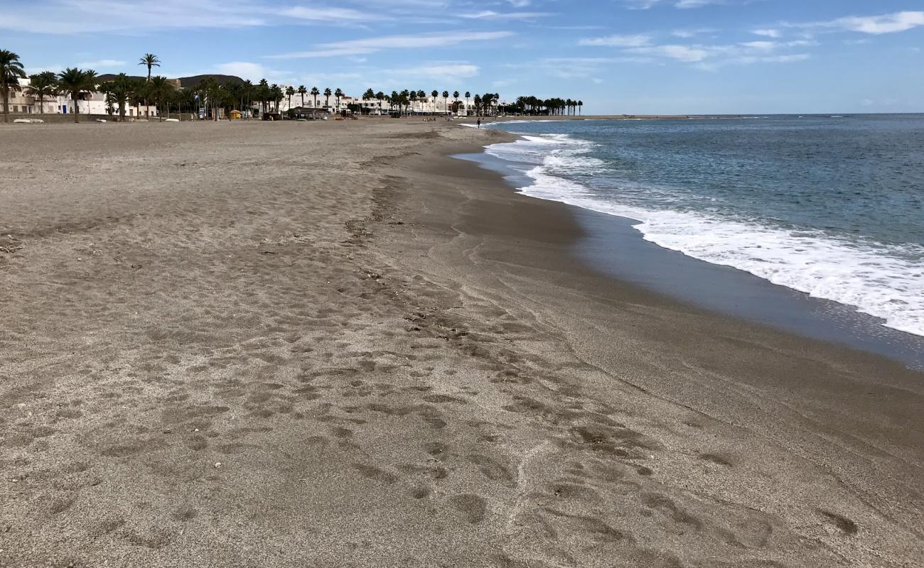 Foto af Playa de Los Cocones med lys sand overflade