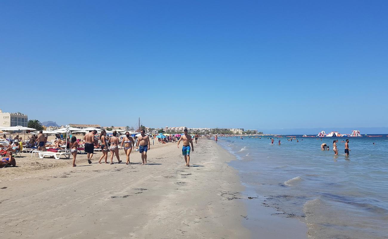 Foto af Playa De Denia med brunt sand overflade