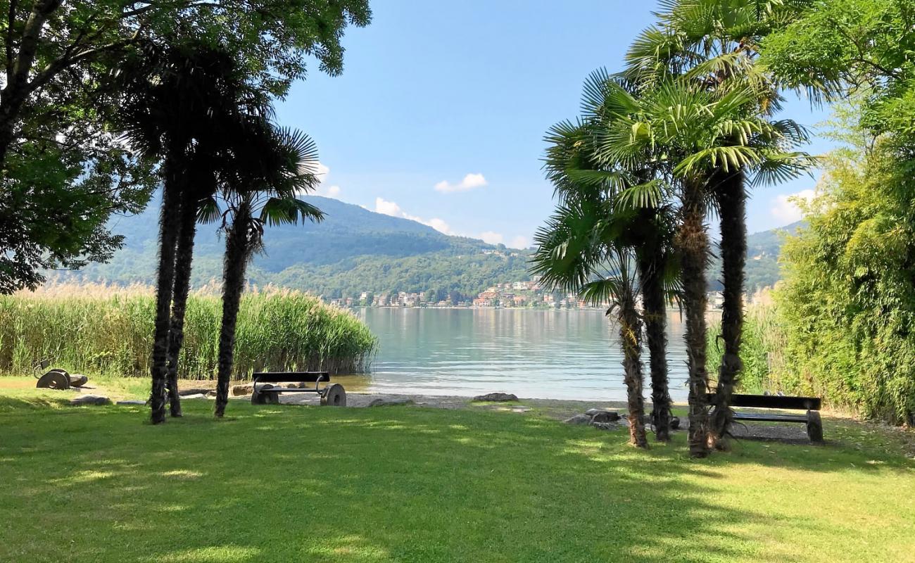 Foto af Strandbad Thun "Stramu" med græs overflade