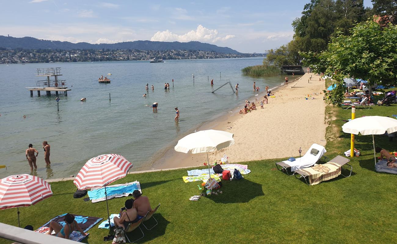 Foto af Strandbad Kusnacht med lys sand overflade