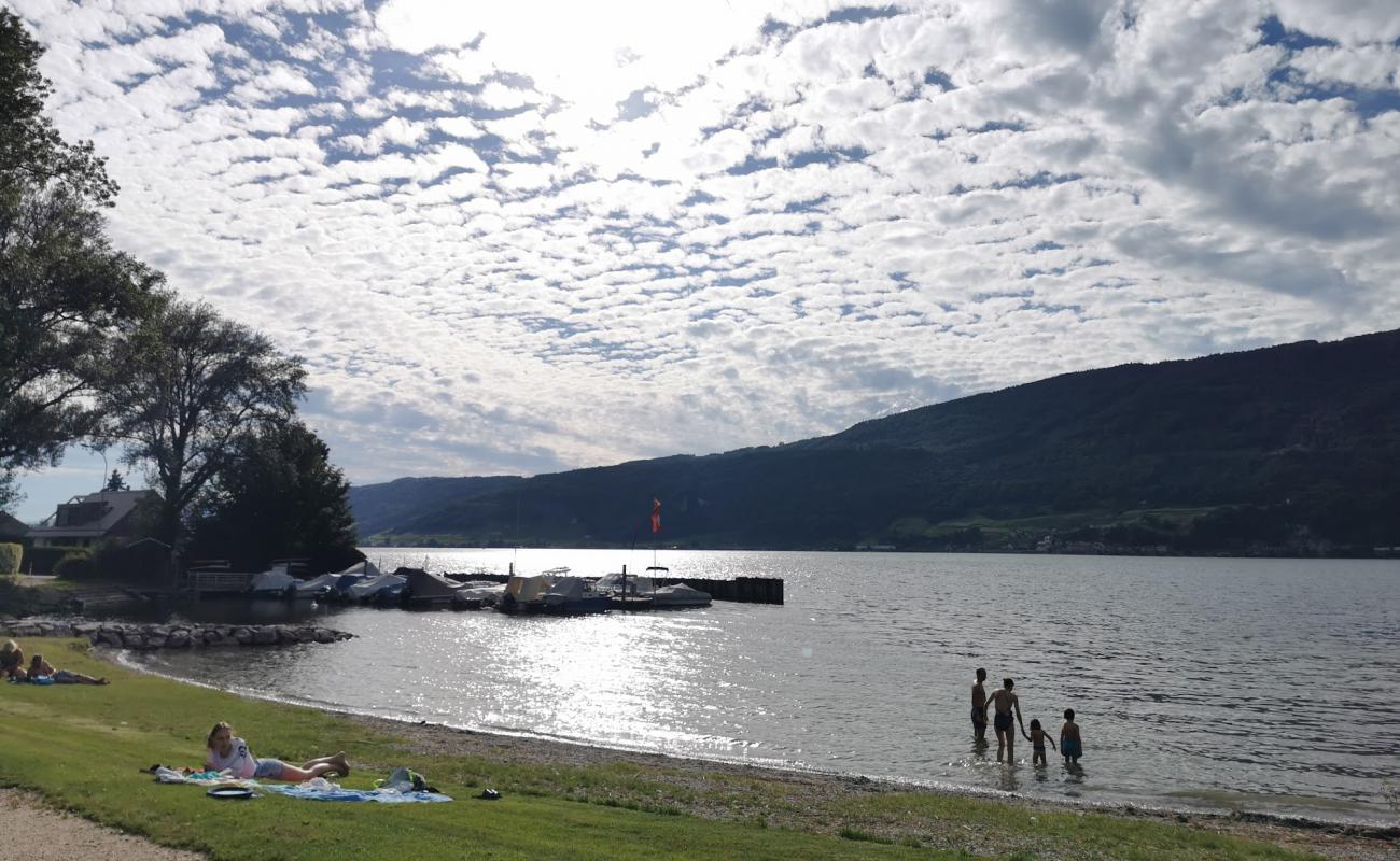 Foto af Strandbad Sutz med græs overflade