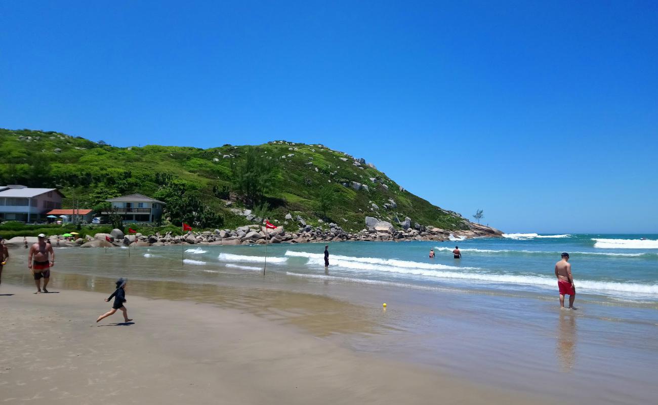 Foto af Praia de Itapiruba med lys fint sand overflade