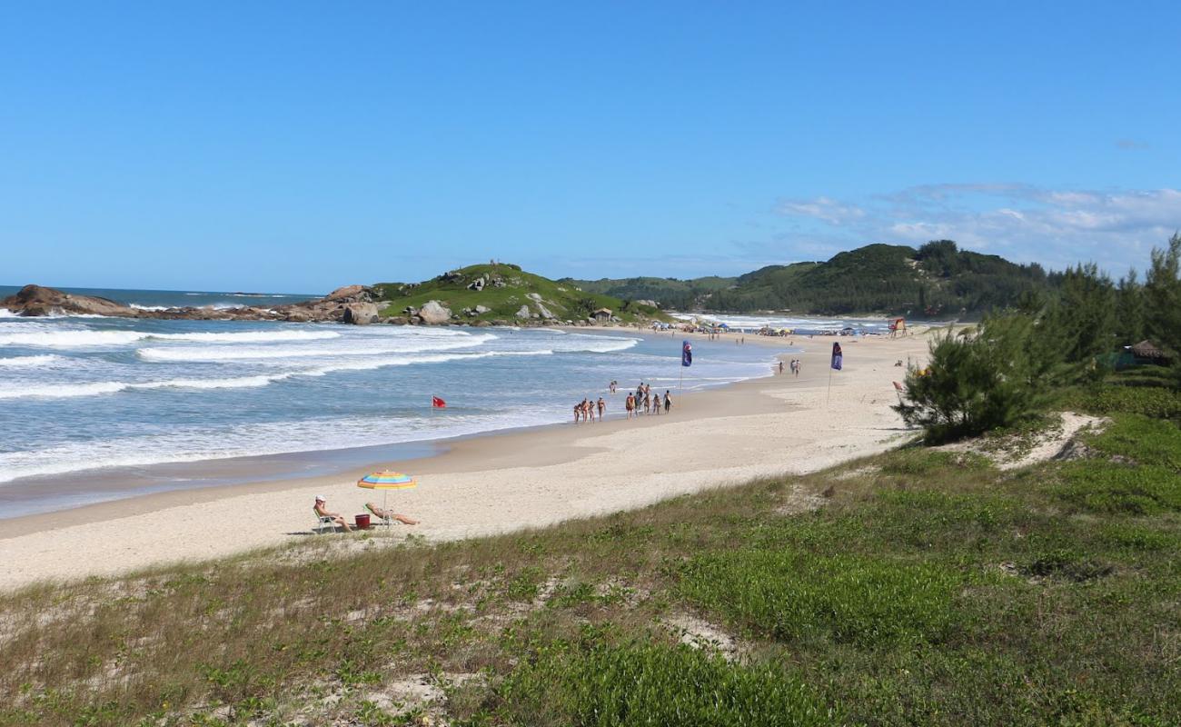 Foto af Praia da Ferrugem med lys fint sand overflade