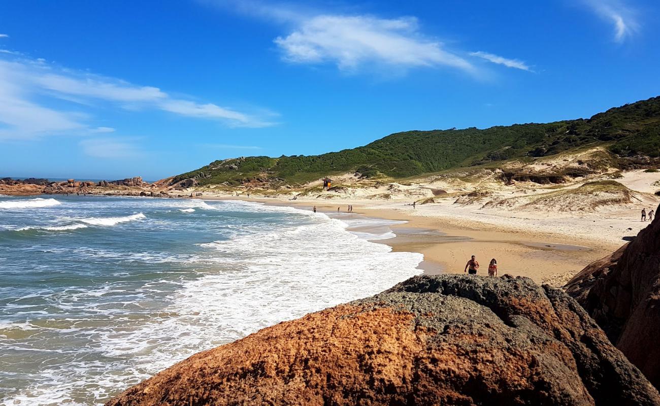 Foto af Prainha Guarda do Embau med lys sand overflade